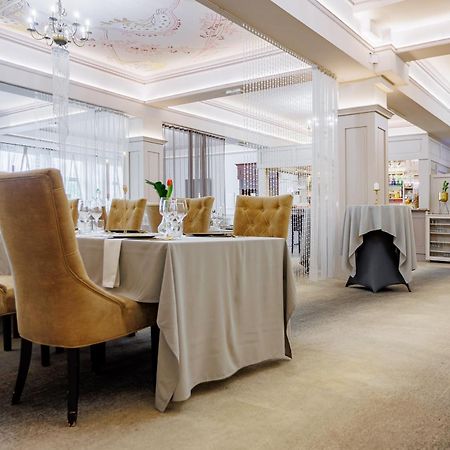 Hotel Cristal Park Dabrowa Tarnowska Bagian luar foto
