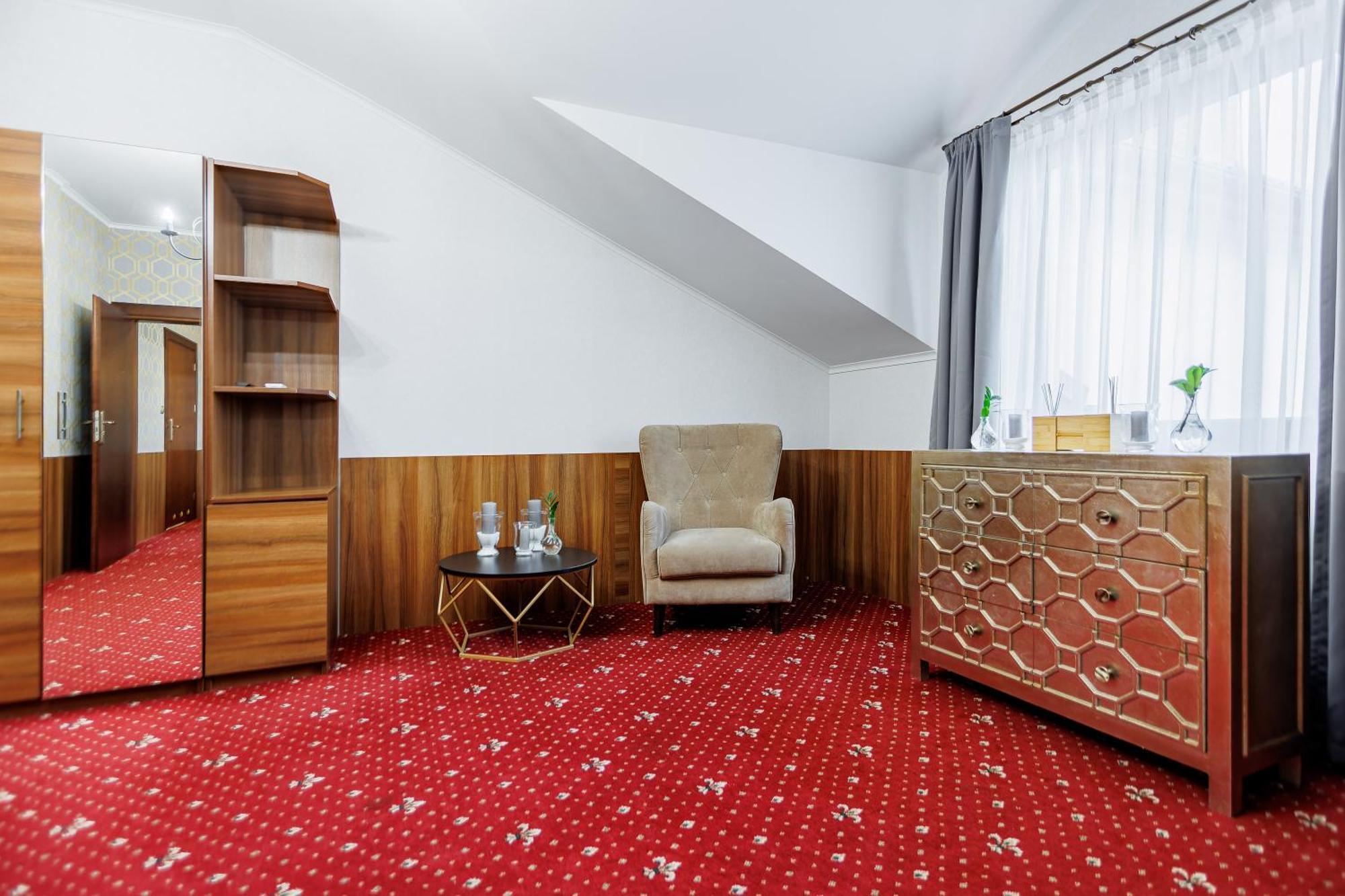 Hotel Cristal Park Dabrowa Tarnowska Bagian luar foto