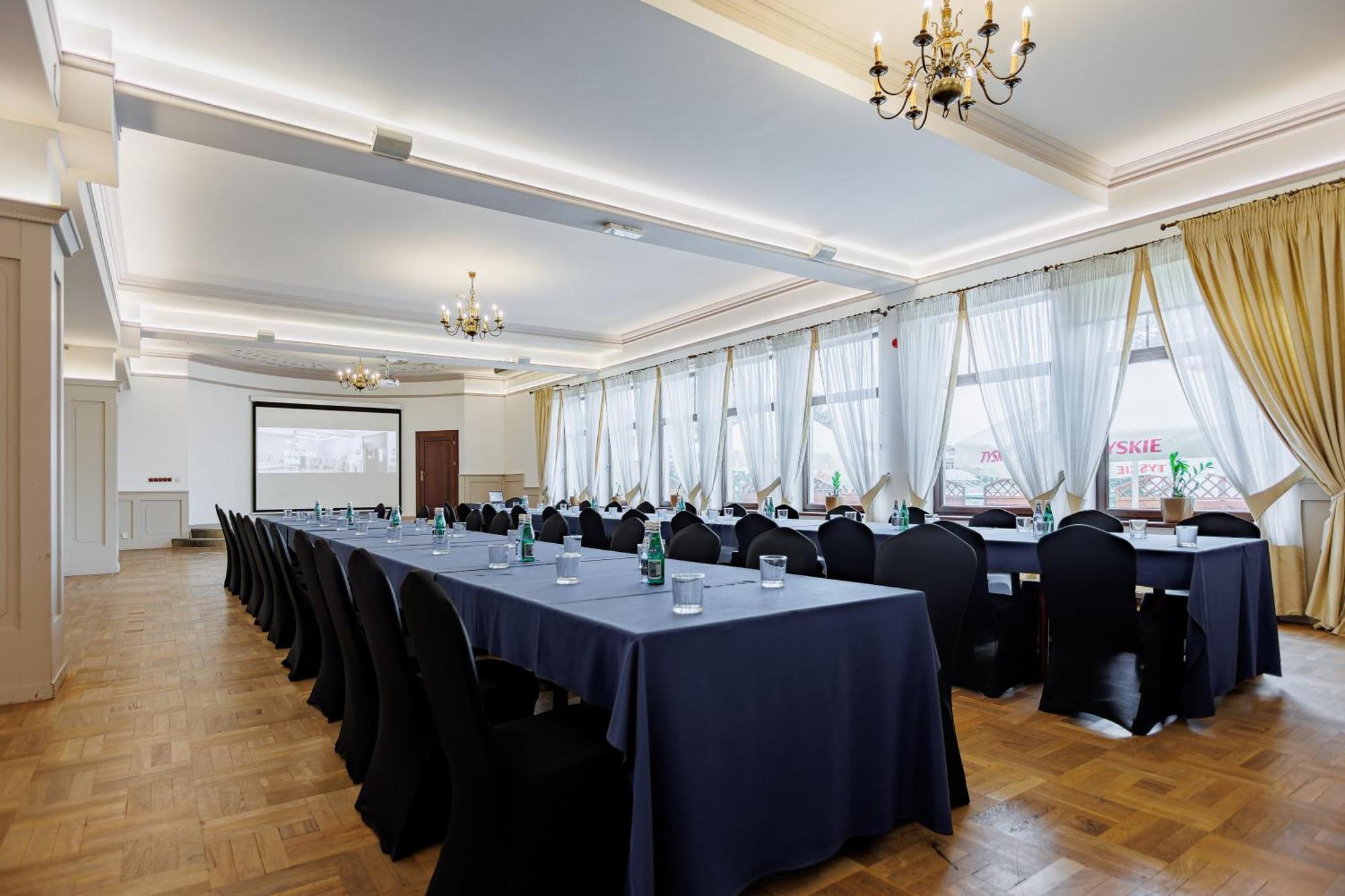 Hotel Cristal Park Dabrowa Tarnowska Bagian luar foto