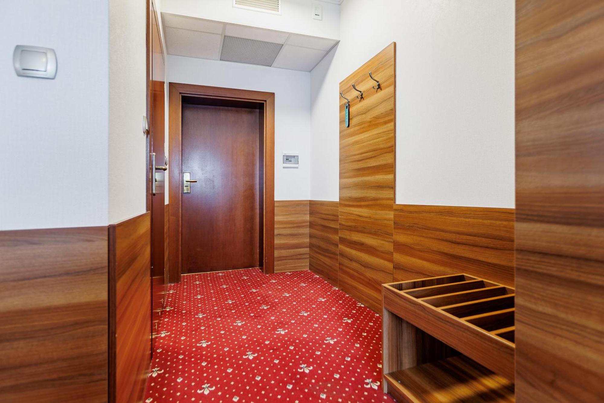 Hotel Cristal Park Dabrowa Tarnowska Bagian luar foto