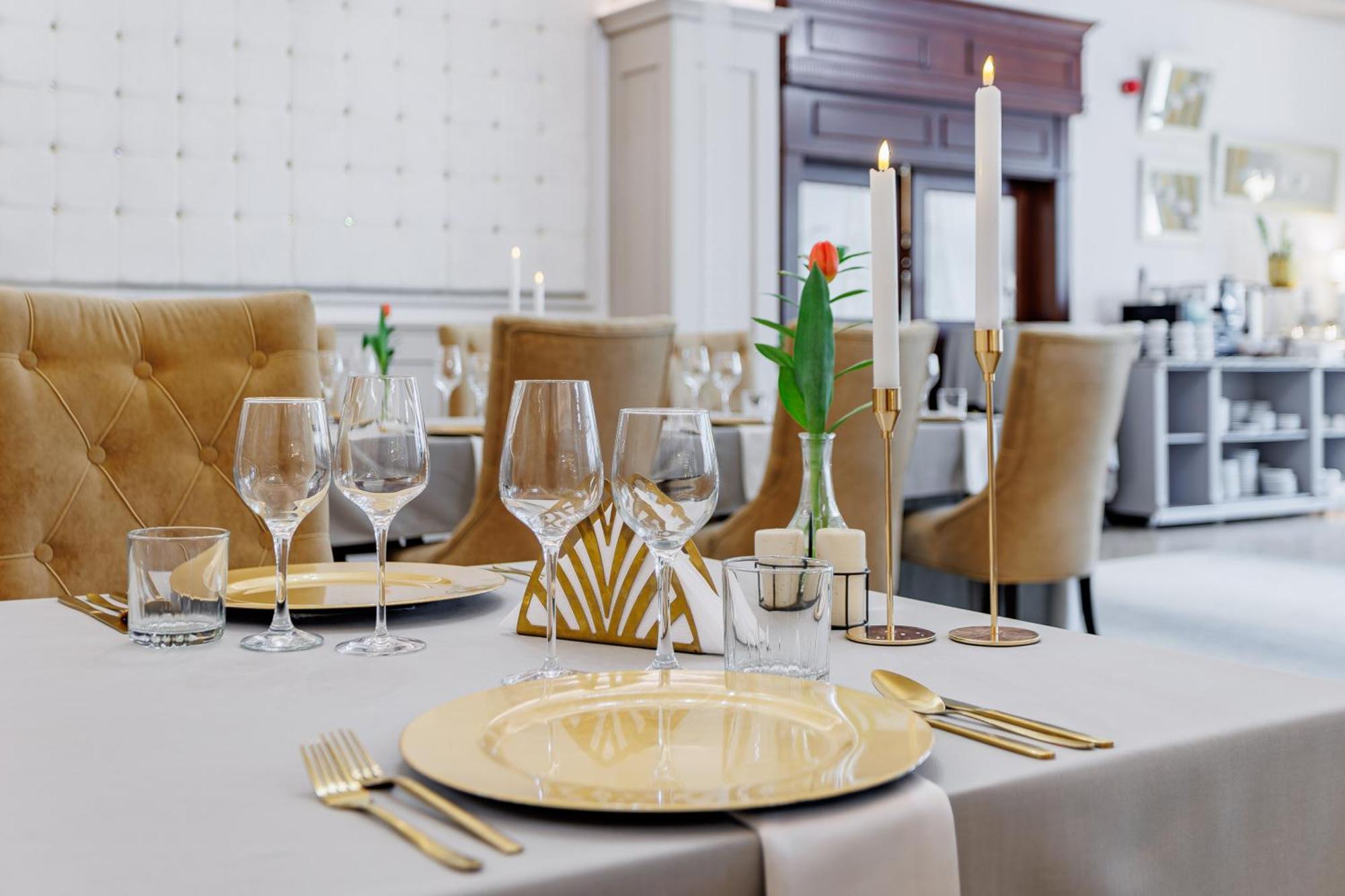 Hotel Cristal Park Dabrowa Tarnowska Bagian luar foto