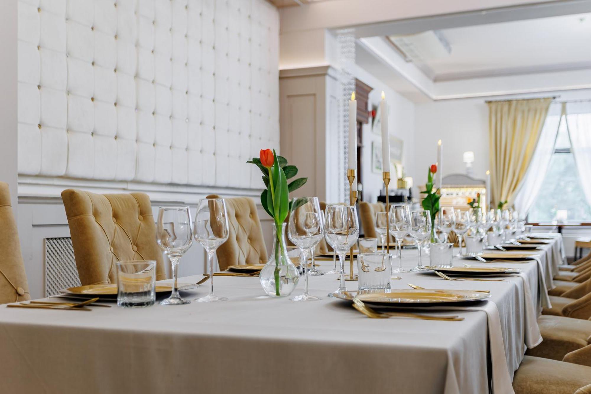 Hotel Cristal Park Dabrowa Tarnowska Bagian luar foto
