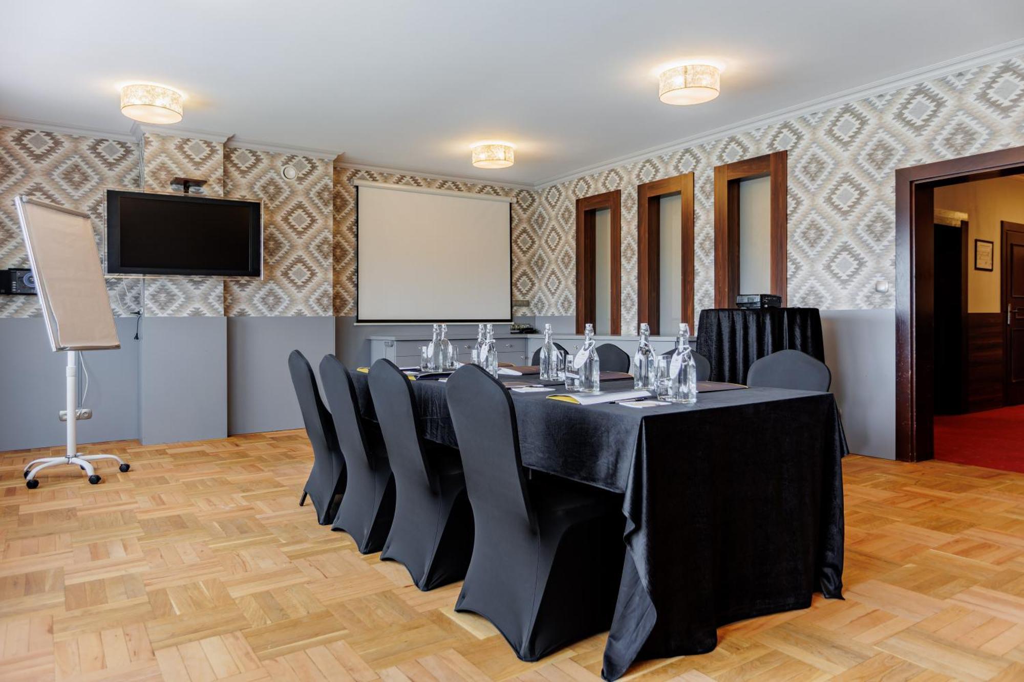 Hotel Cristal Park Dabrowa Tarnowska Bagian luar foto