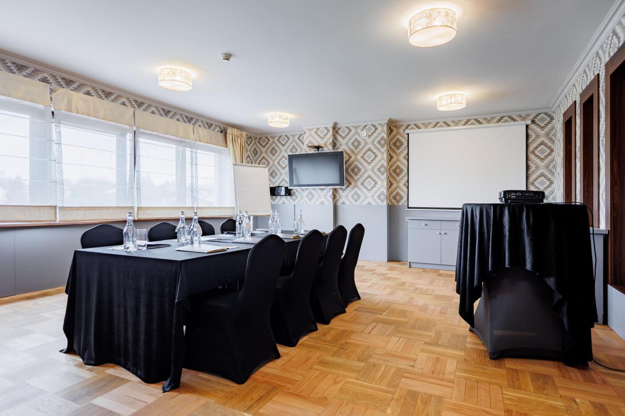 Hotel Cristal Park Dabrowa Tarnowska Bagian luar foto