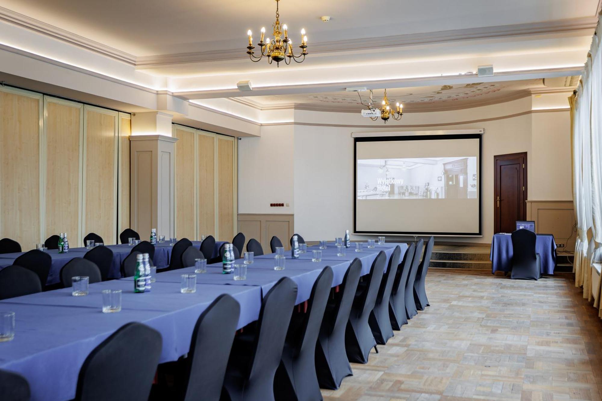 Hotel Cristal Park Dabrowa Tarnowska Bagian luar foto