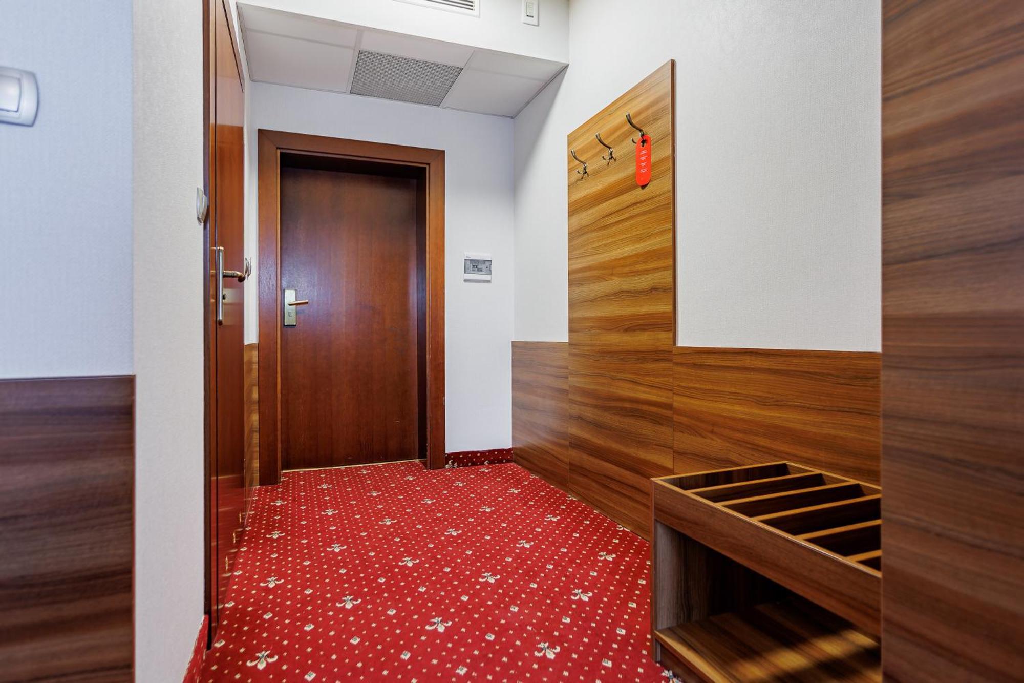 Hotel Cristal Park Dabrowa Tarnowska Bagian luar foto