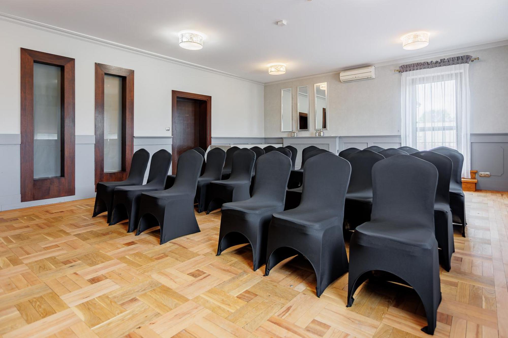 Hotel Cristal Park Dabrowa Tarnowska Bagian luar foto