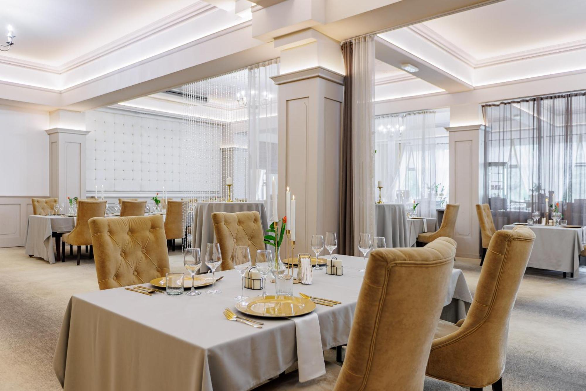 Hotel Cristal Park Dabrowa Tarnowska Bagian luar foto