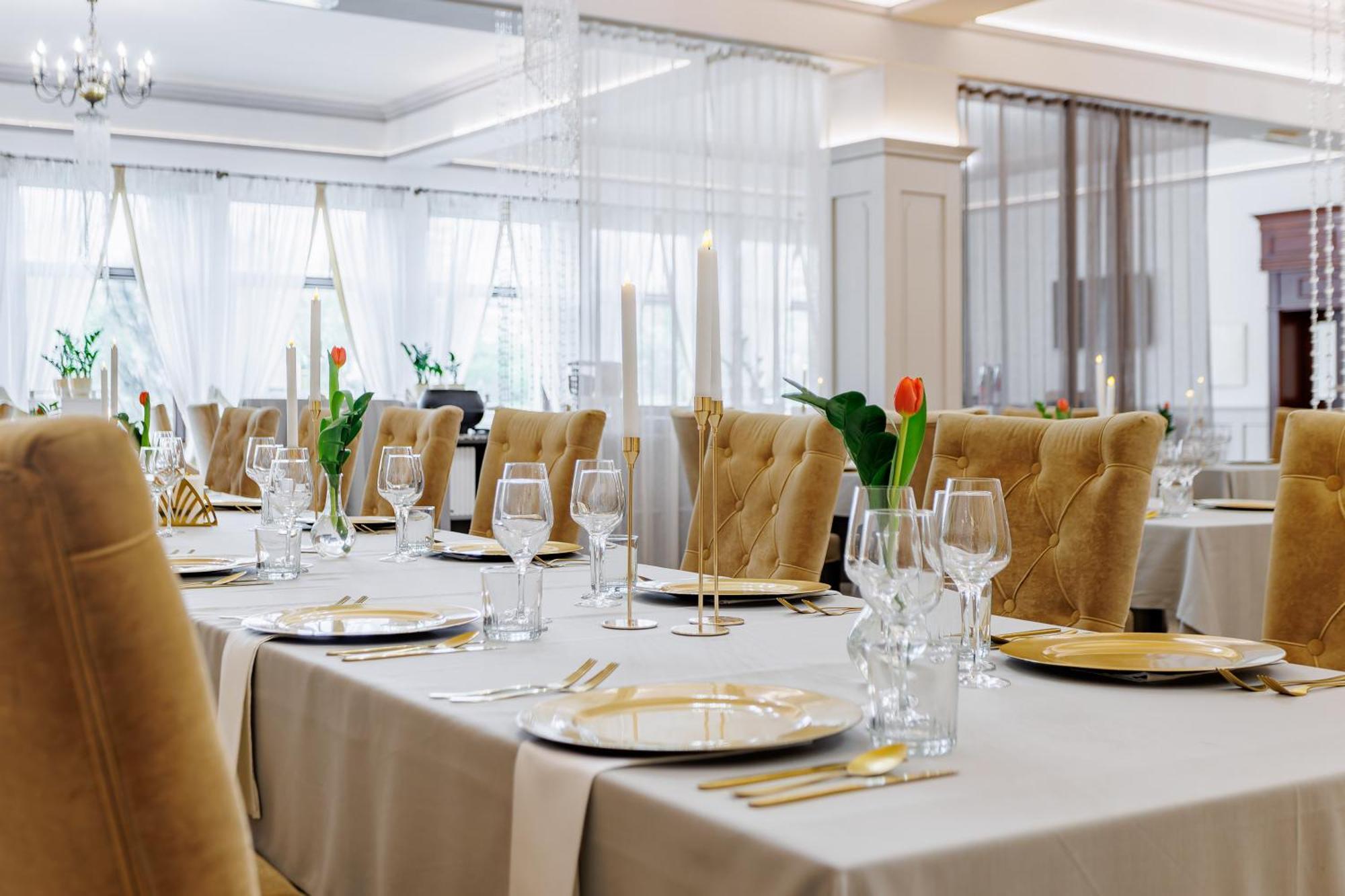Hotel Cristal Park Dabrowa Tarnowska Bagian luar foto