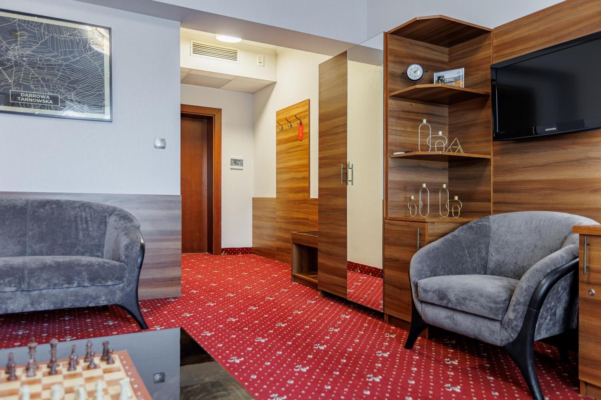 Hotel Cristal Park Dabrowa Tarnowska Bagian luar foto
