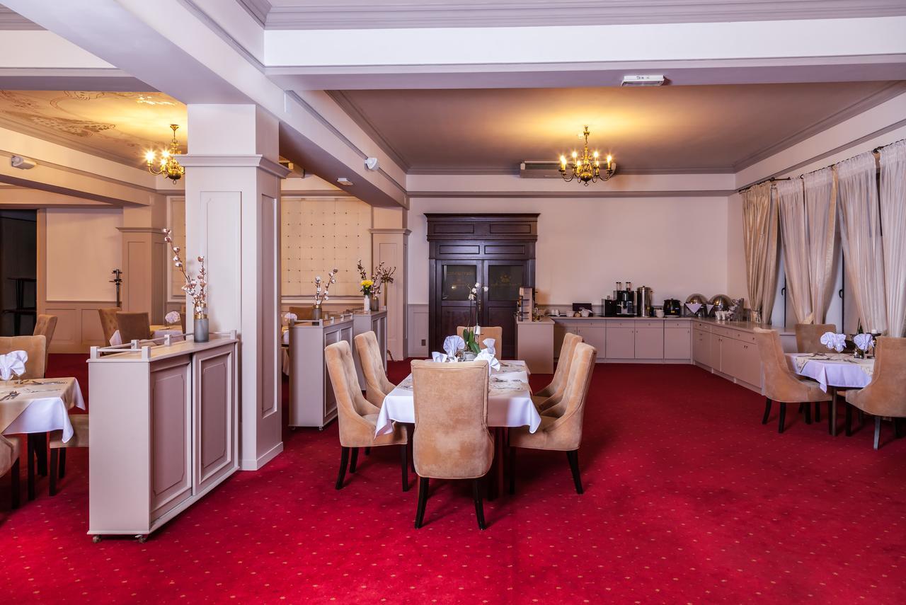 Hotel Cristal Park Dabrowa Tarnowska Bagian luar foto