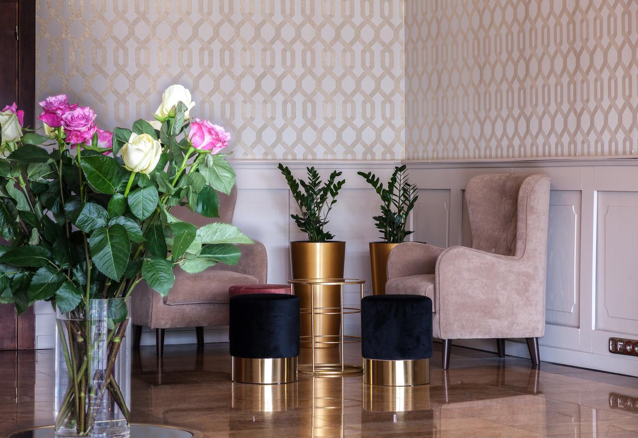 Hotel Cristal Park Dabrowa Tarnowska Bagian luar foto