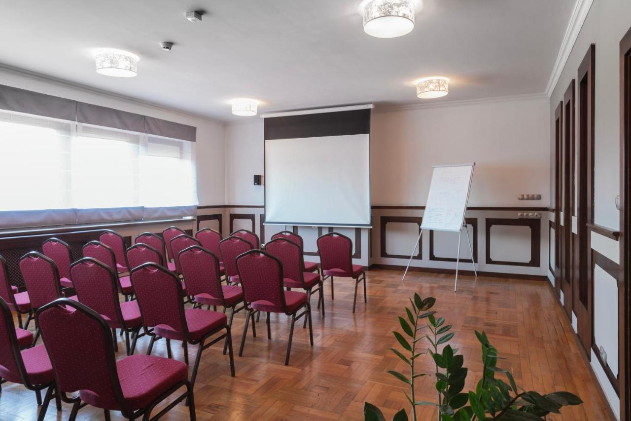 Hotel Cristal Park Dabrowa Tarnowska Bagian luar foto